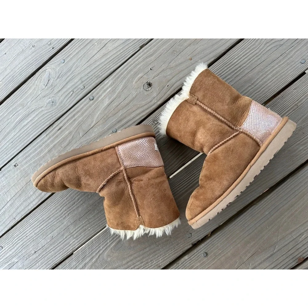 UGG Australia Bailey Charm Suede Leather Coastal Charms‎ Womens Size 6
